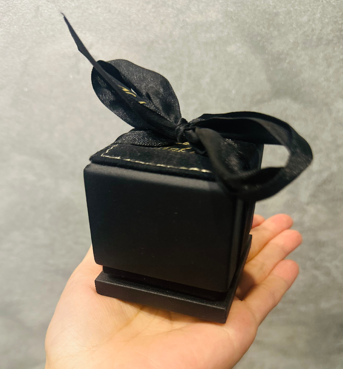 Моя коробочка. Как думаете, что в ней было в своё время? Лет так.. n-назад.