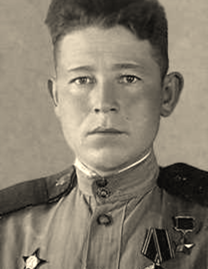 Под шквальным огнем он устранил 40 разрывов линии и обеспечил связь через Днепр. Подвиг телефониста Абдуллы Ахметова