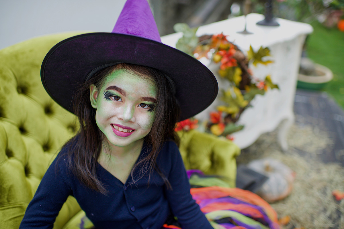 Jeanette Virginia Goh / Shuttherstock / FOTODOM📷Ведьма — классический образ на Хэллоуин, который подходит детям