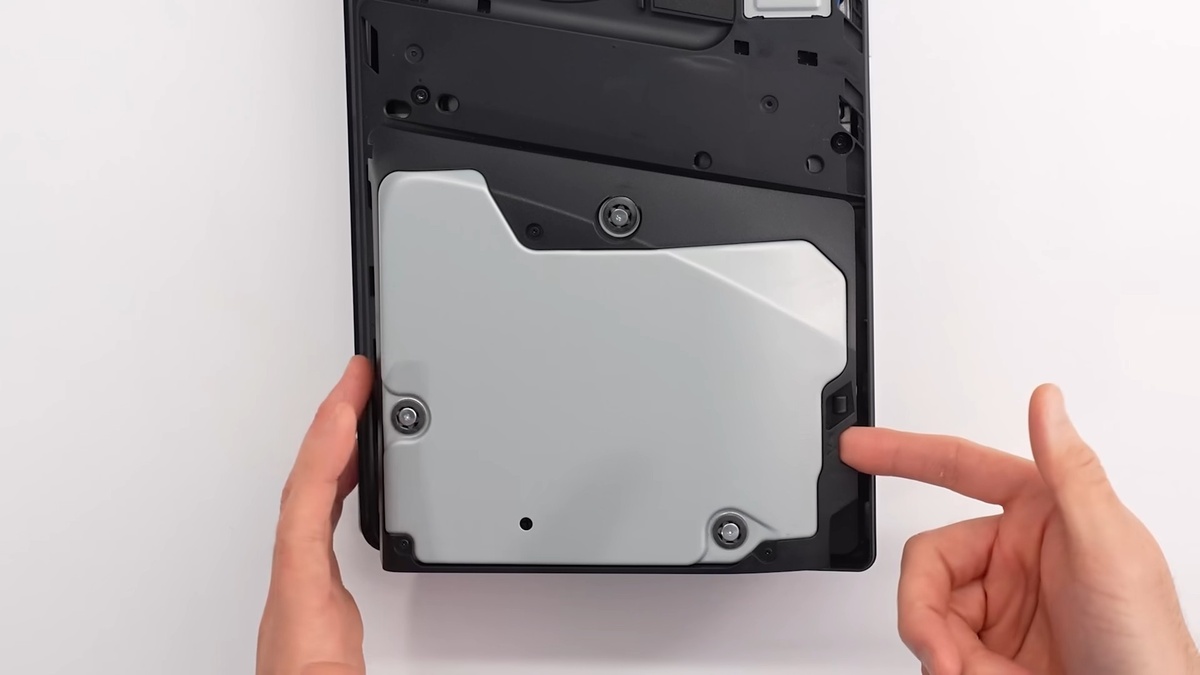 Дисковод PlayStation 6 будет съемным, а не встроенным. Изображение: YouTube-канал Dave2D