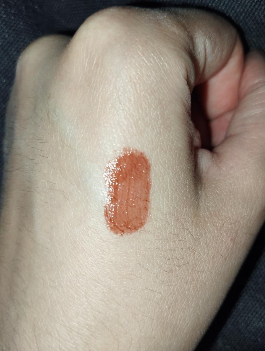 Оттенок 02 сразу после нанесения. 