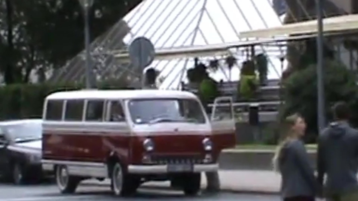 Раритет советских лет. Первый советский серийный микроавтобус РАФ.