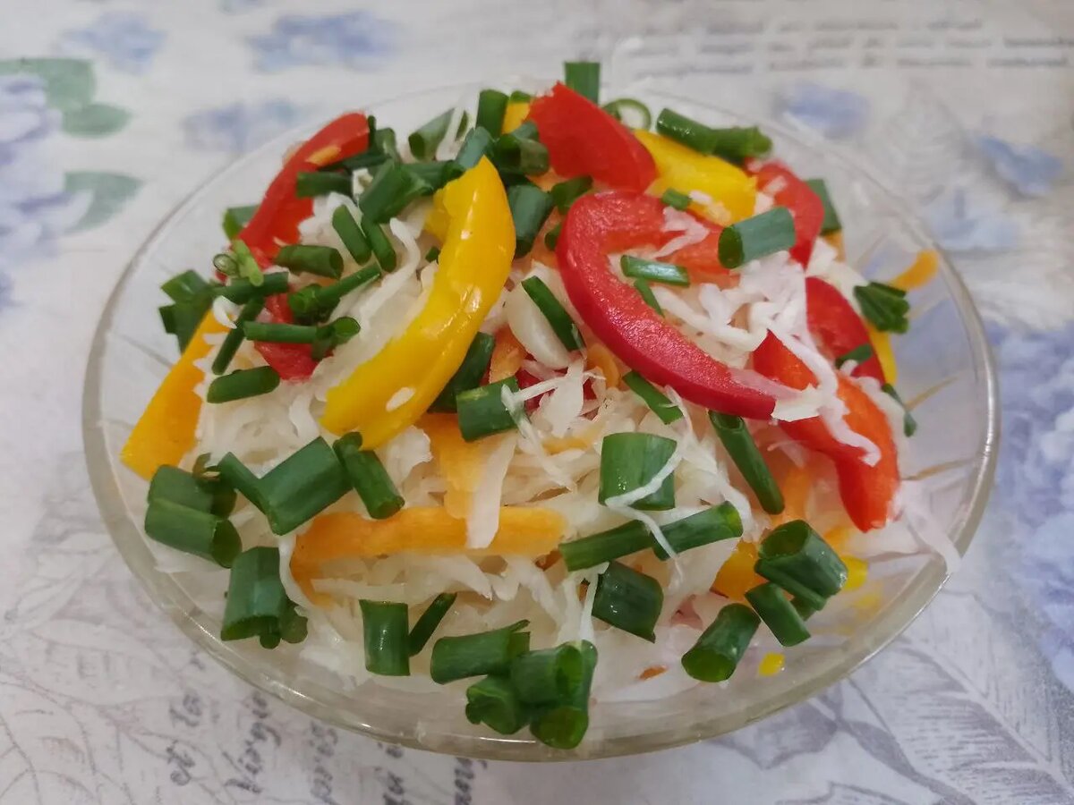 Капуста маринованная с перцем и морковью