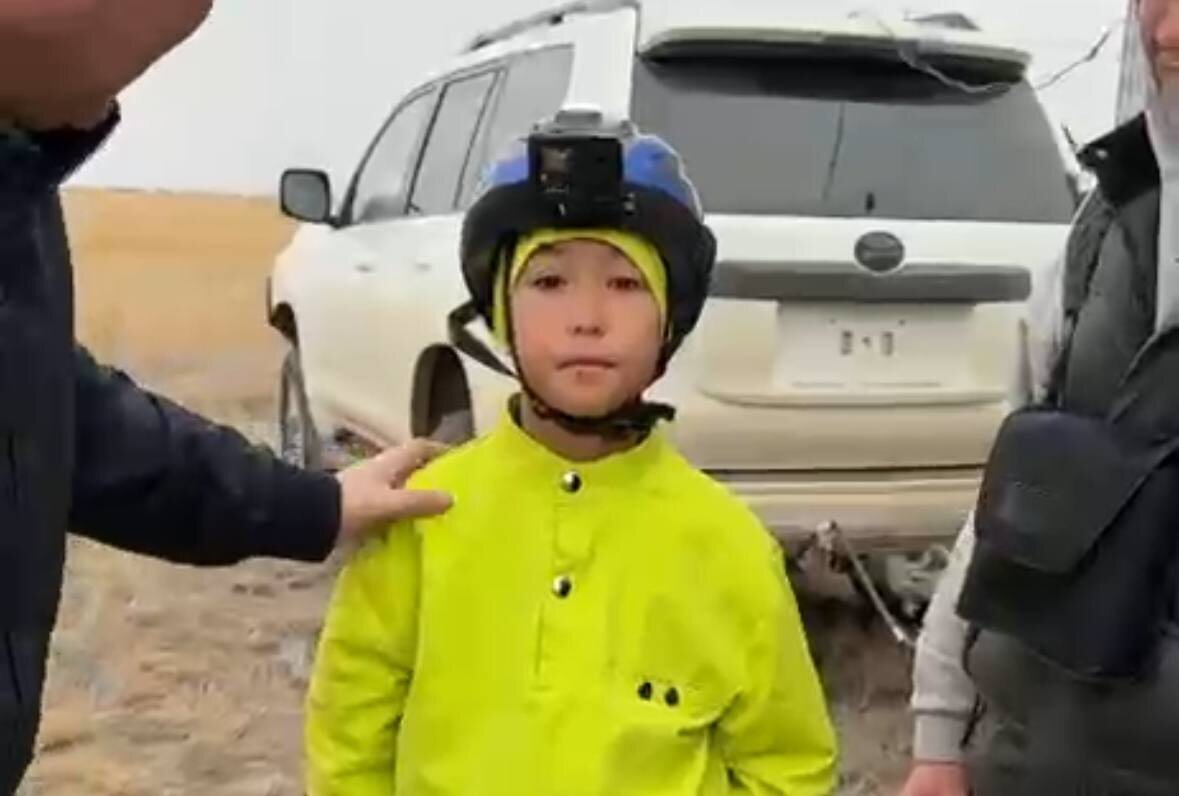    12-летний мальчик из Орска выиграл автомобиль на скачках в Казахстане