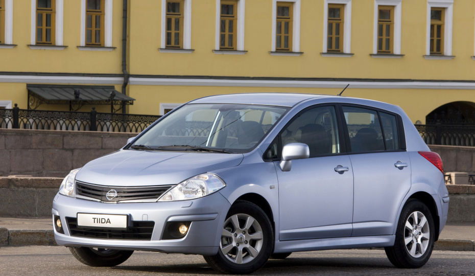 Nissan Tiida: призрак прошлого или скрытый алмаз? Разбираем все плюсы, минусы и цены на 2025 год!
