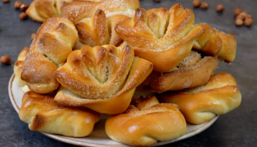 Почему ваши булочки бледные, а в пекарне — нет? Дело не в духовке. Чем смазать выпечку для хрустящей румяной корочки (до и после выпекания.