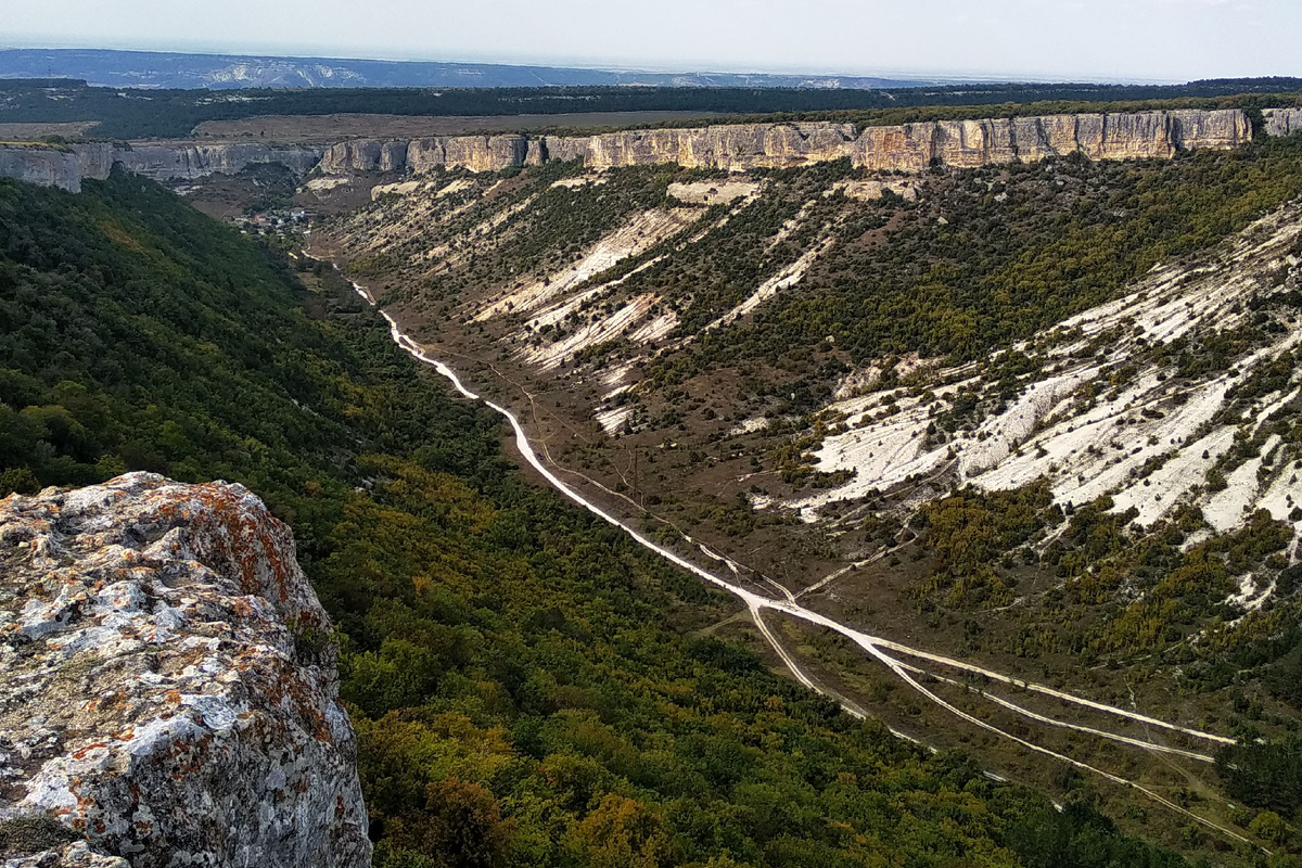 Вид с плато у входа в город