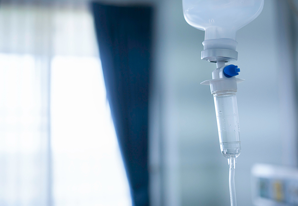 Состав раствора при лечении капельницами. (источник изображения: freepik.com)