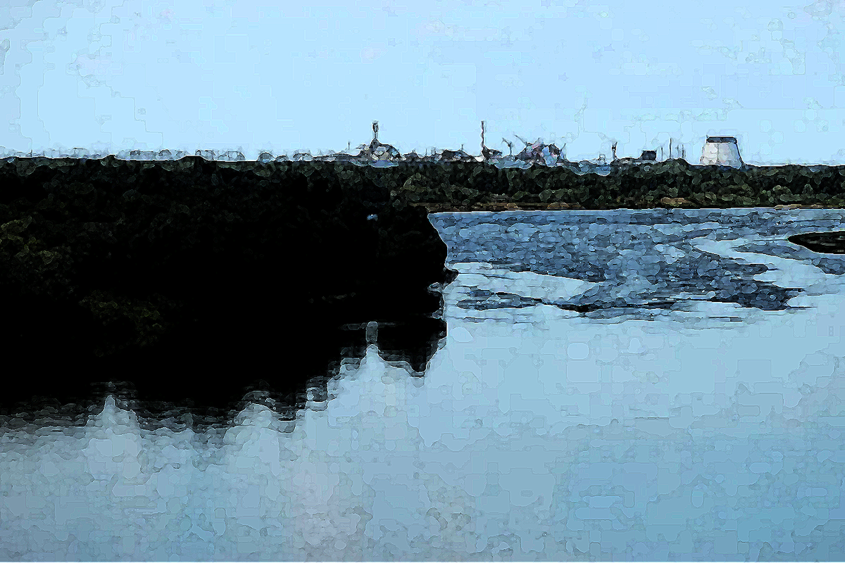 "«Великой Реке» на фоне нашего города. Фотограф Максим Р."