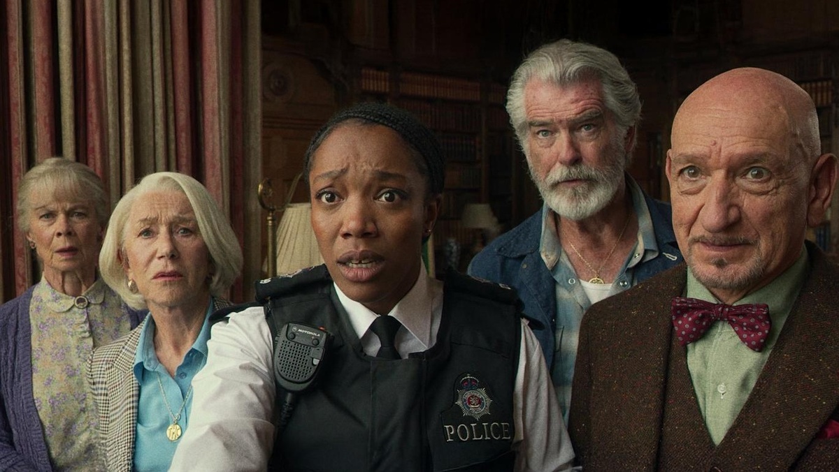 Кадр из фильма «Клуб убийств по четвергам», 2025 год, режиссер Крис Коламбус