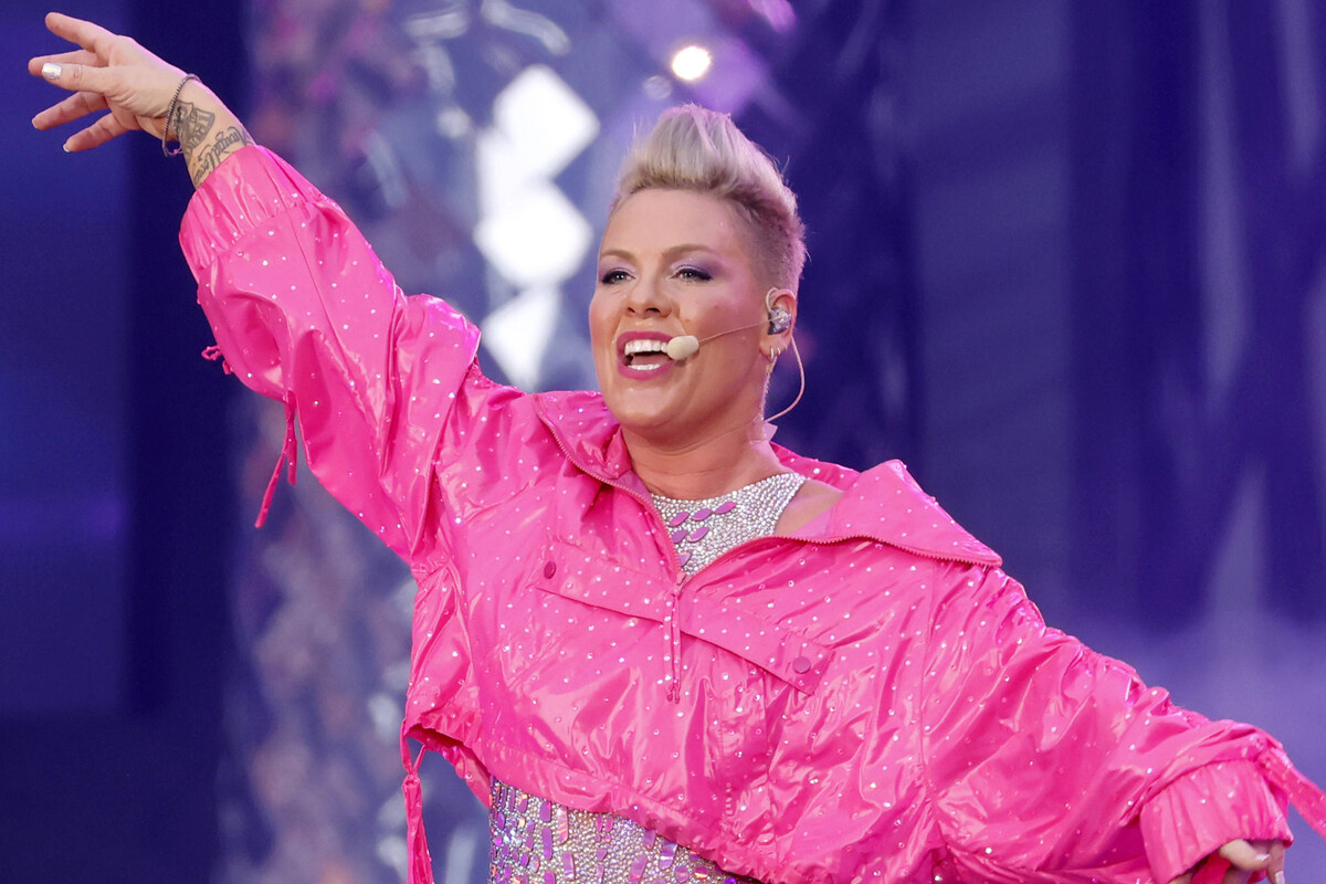     Пинк globallookpress.com/IMAGO/Christoph Hardt