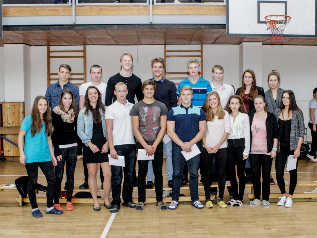 фото из сети интернет: тут студенты какой-то спортивной гимназии)но мои посимпатичнее)