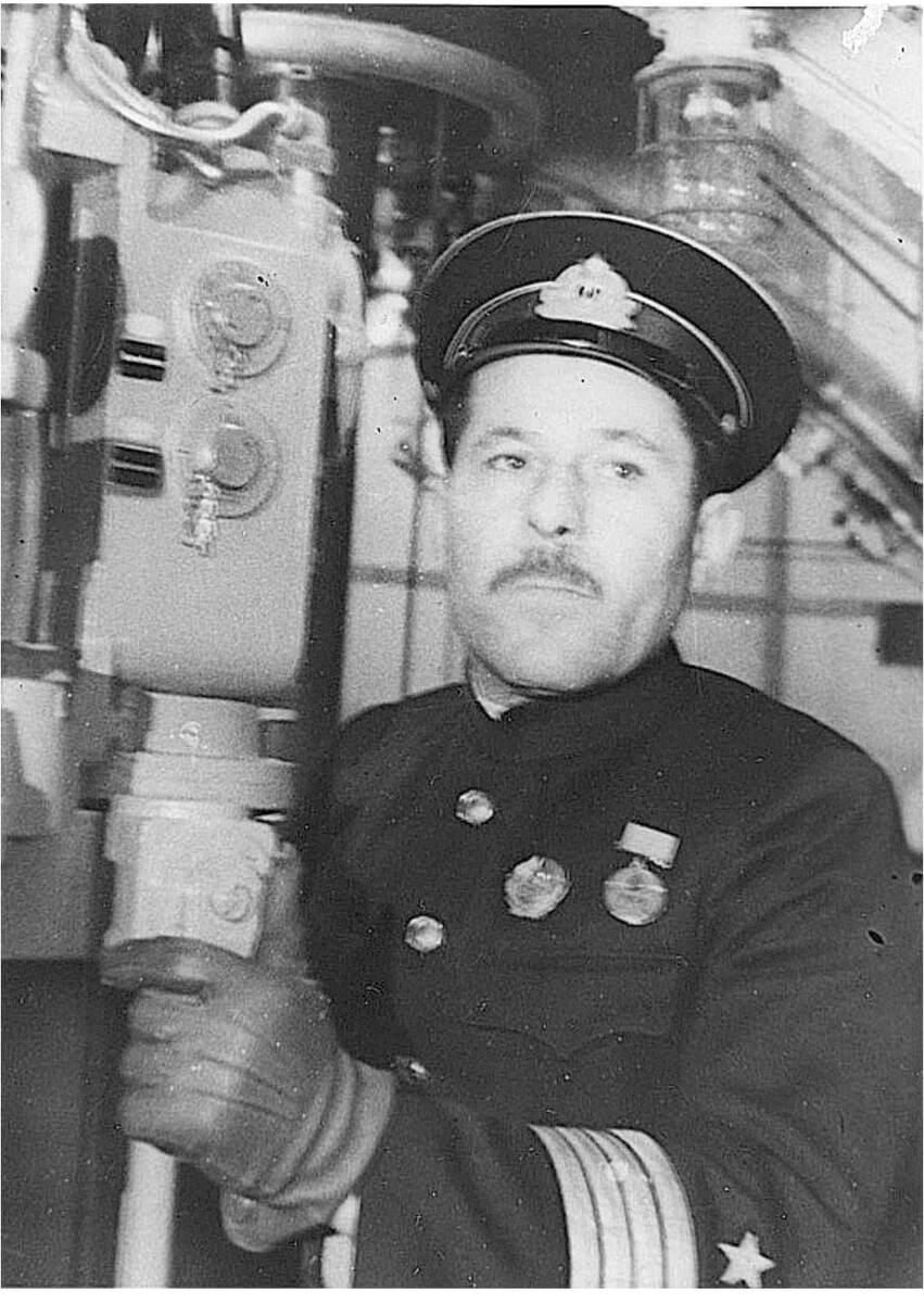 Магомет (Магомед) Имадутди́нович Гаджиев

(7 /20/ декабря 1907г.р., аул Мегеб, Дагестанская область,

1705 метров над уровнем моря— 

12 мая 1942г., Баренцево море).