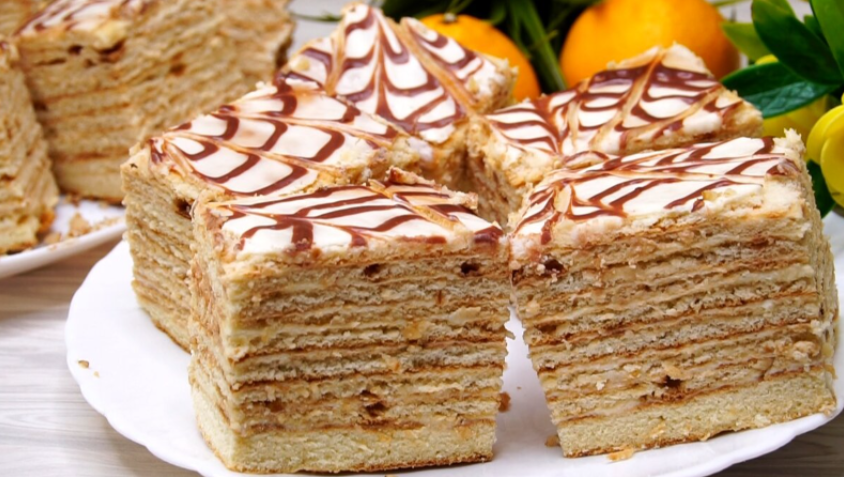 Никто даже и не догадался, что этот нежный торт никогда не видел духовку. Этот "Сметанник" вкуснее, чем из ресторана (готовится на сковороде