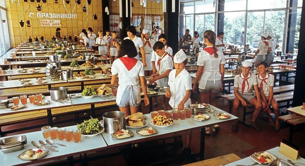 “Золотая пора СССР: как мы отдыхали в пионерлагерях и пели у костра – ностальгия, от которой сердце тает со слезами!”