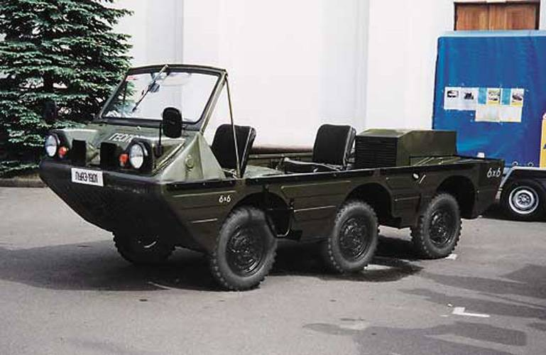 ЛуАЗ-1901, предлагавшийся в 1990-е на гражданский рынок. Потенциальных заказчиков машина не заинтересовала