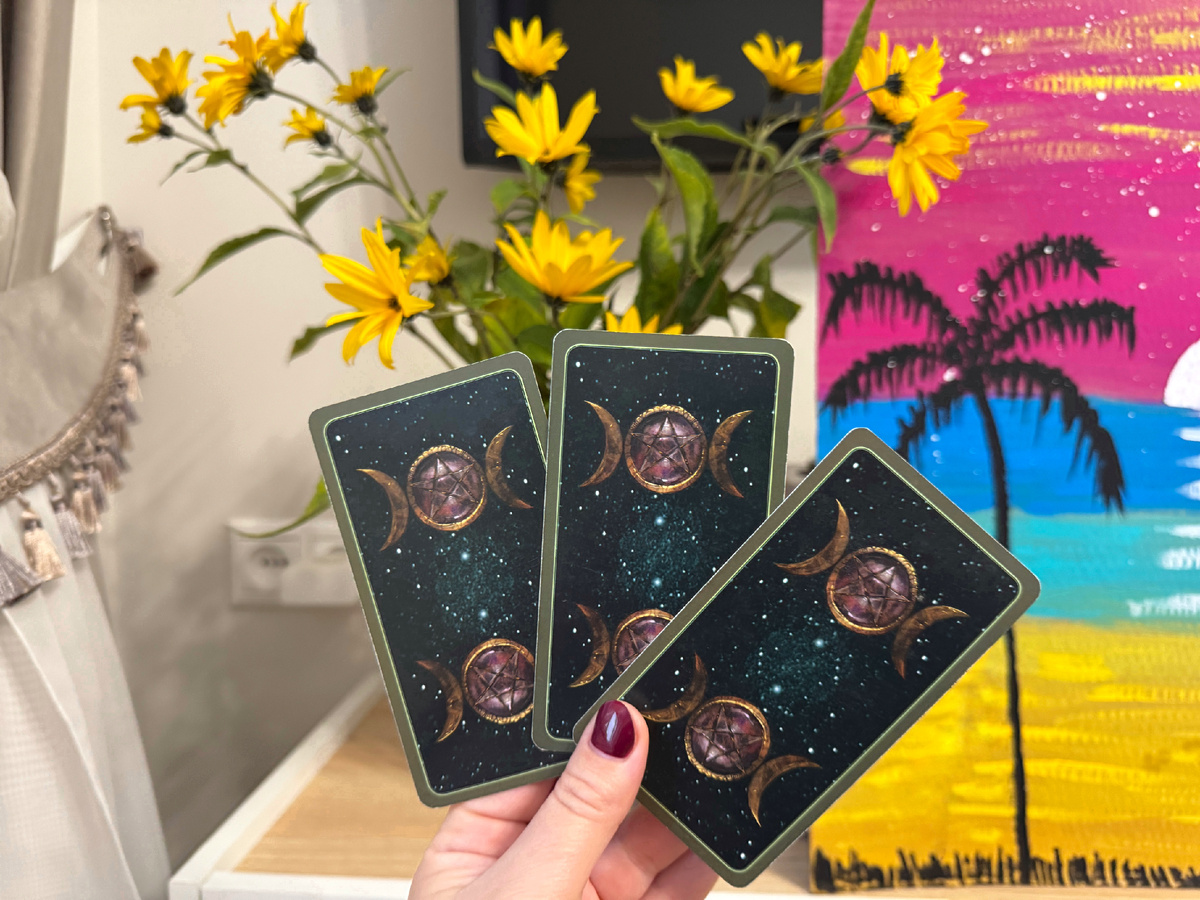 Таролог Маша Эвэнс