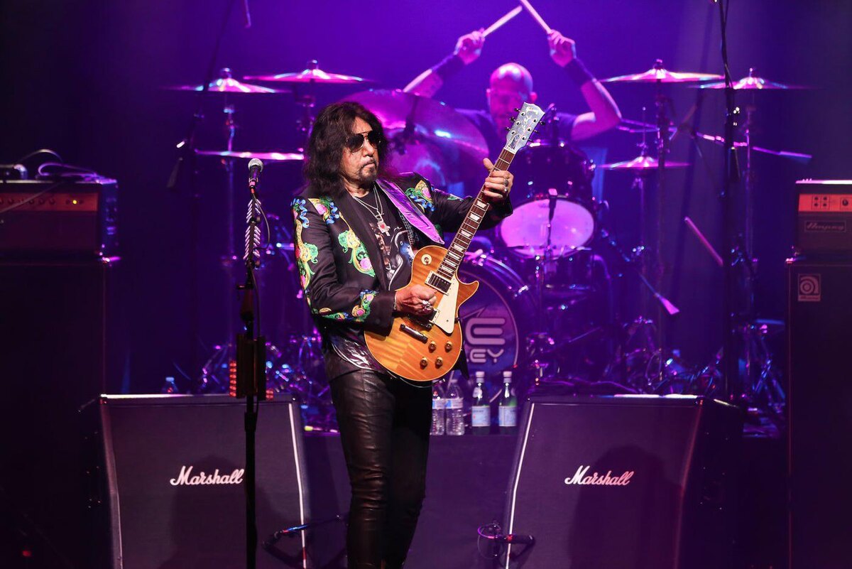 Один из основателей группы Kiss Пол "Эйс" Фрейли умер в 74 года. @Shutterstock