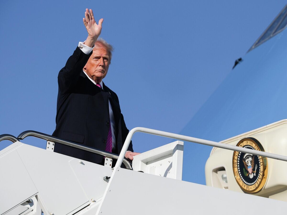    Президент США Дональд Трамп вылетел из Белого дома во Флориду на вертолете после своей встречи с Владимиром Зеленским© Getty Images / Alex Wong