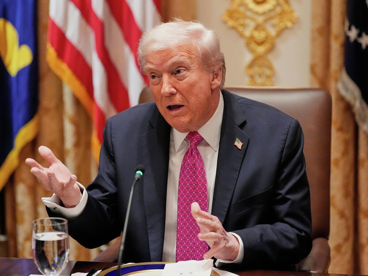   Президент США Дональд Трамп выступает во время встречи с Владимиром Зеленским© AP Photo / Alex Brandon