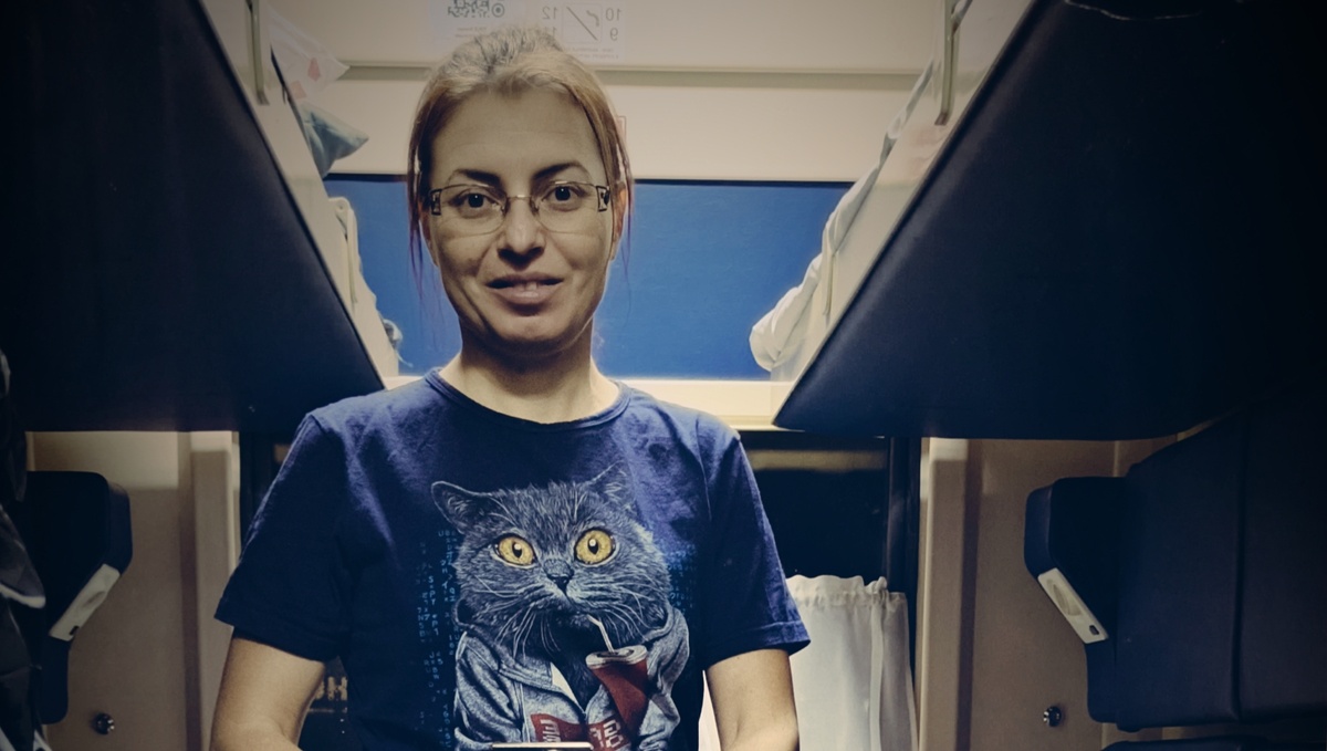 Это я, автор. Авантюристка и путешественница. Нахожу себе приключения на пятую точку. В поезде Пенза - Нижневартовск из Самары до Златоуста. 