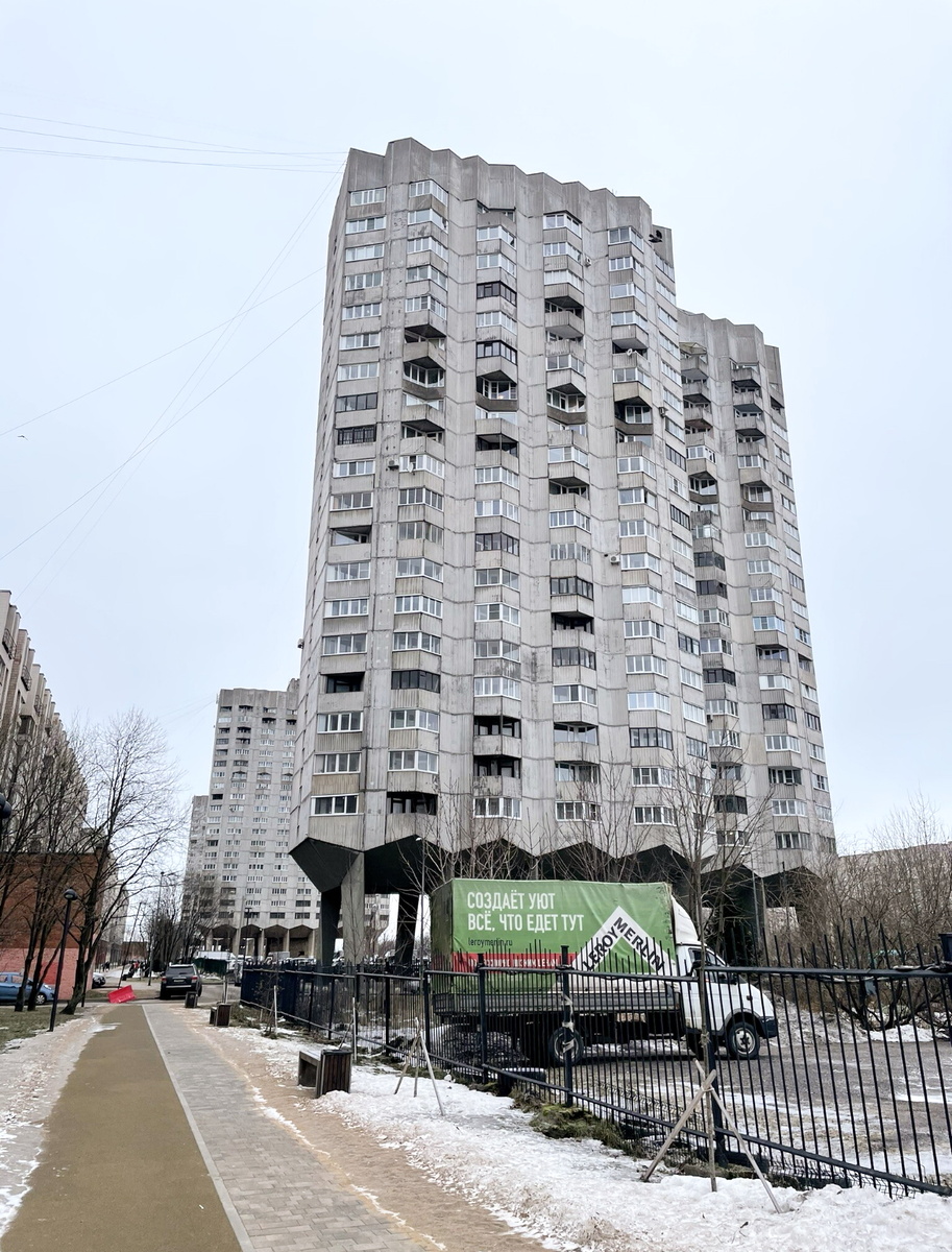 Дома находятся вдоль реки Смоленки