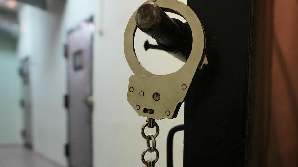     Сотрудник администрации Калининграда задержан за мошенничество со скамейками ИЗВЕСТИЯ/Дмитрий Коротаев