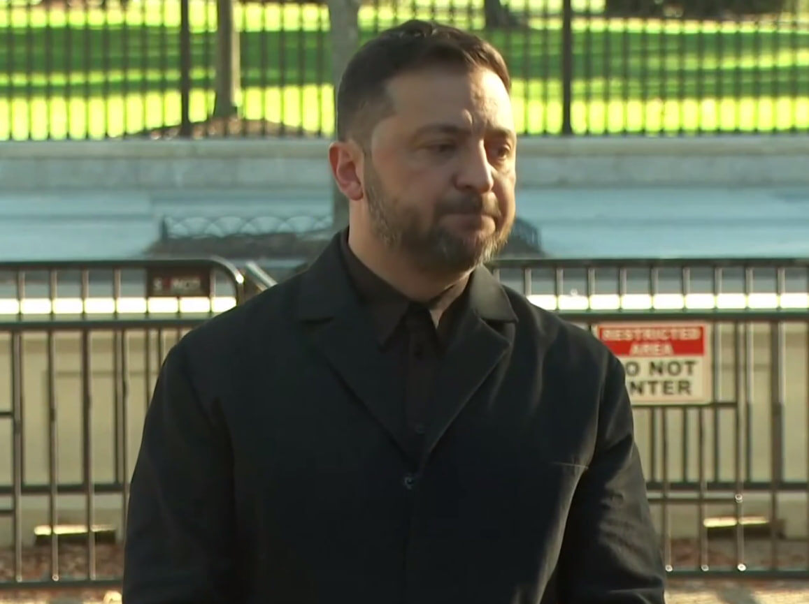 Зеленский дал очень короткий брифинг для журналистов Фото: кадр видео