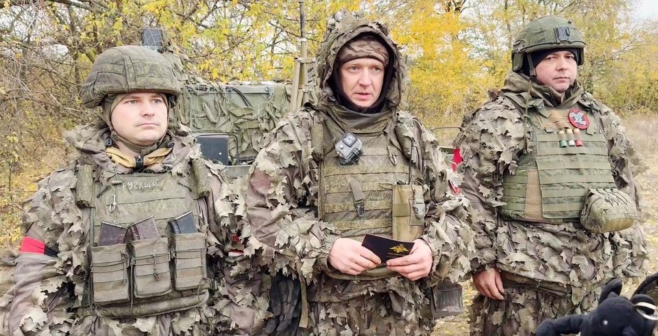 Бойцы мобильных огневых групп - охотники за тяжелыми дронами, летящими вглубь России. Они, по сути, самый первый рубеж обороны на пути украинских беспилотников, идущих на энергетическую и топливную инфраструктуру в нашем тылу. Фото: Александр КОЦ