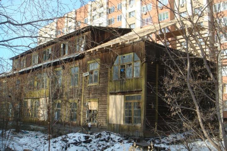    Дом был признан ааврийным шесть лет назад. Фото с сервиса 2ГИС