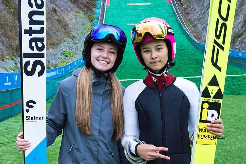 Слева направо, победительницы в командных соревнованиях Диана Ермоленко и Полина Пак (Сахалинская область).[/caption]