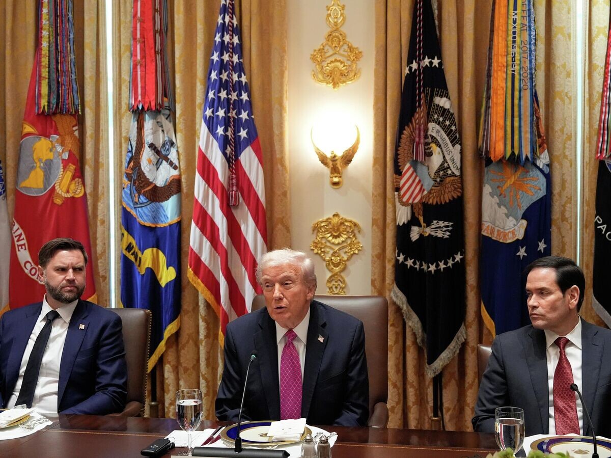    Президент США Дональд Трамп во время встречи с Владимиром Зеленским© AP Photo / Alex Brandon