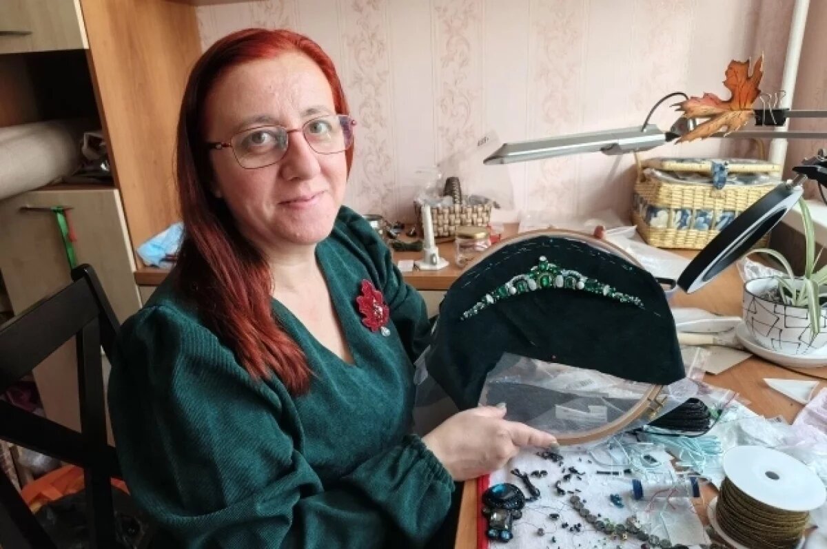    Татьяна Садовничая в детстве мечтала стать дизайнером, а сейчас создаёт авторские украшения.