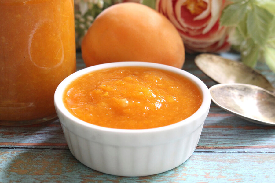 Джем абрикосовый. Цена 0.5 лит. банка 350₽, 0,7 лит. банка 450₽.