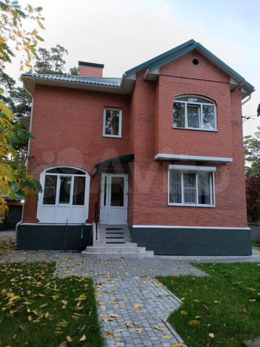    Усадьба у дендропарка в Барнауле за 55 млн рублей . Источник: Avito