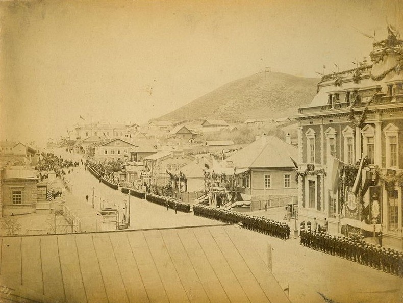 Почетный караул встречает цесаревича во Владивостоке. Фото: Фото: портал "Старый Владивосток"