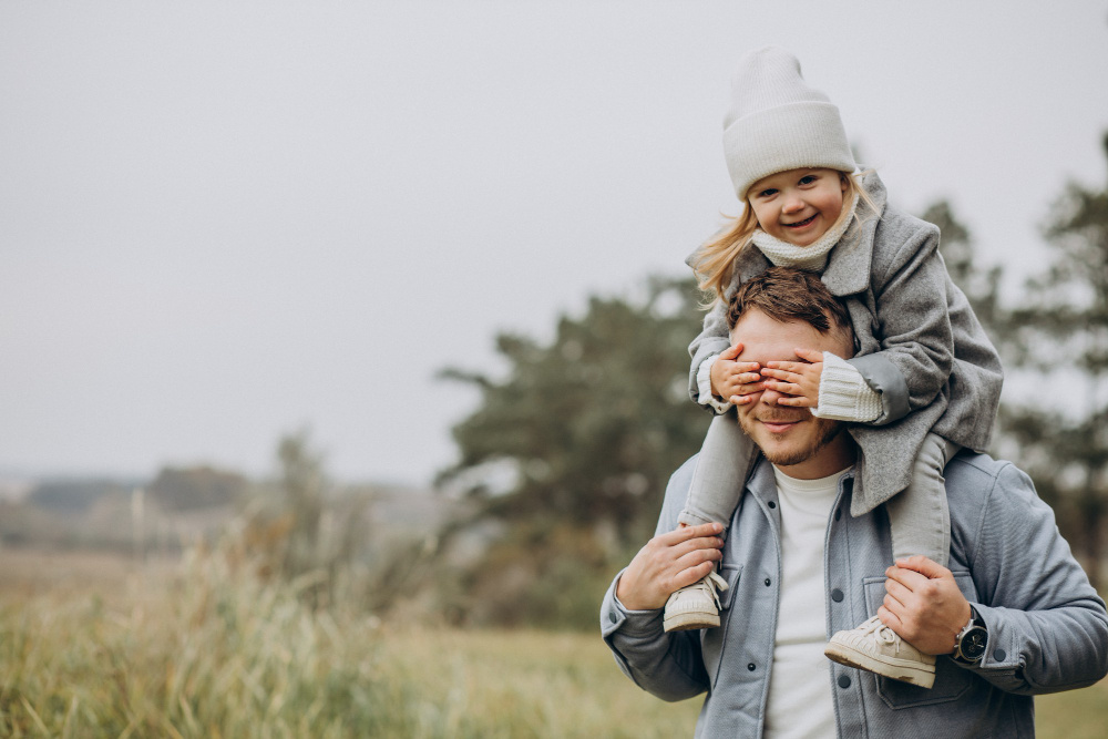    "В России День отца отмечают в третье воскресенье октября. Фото: freepik.com"