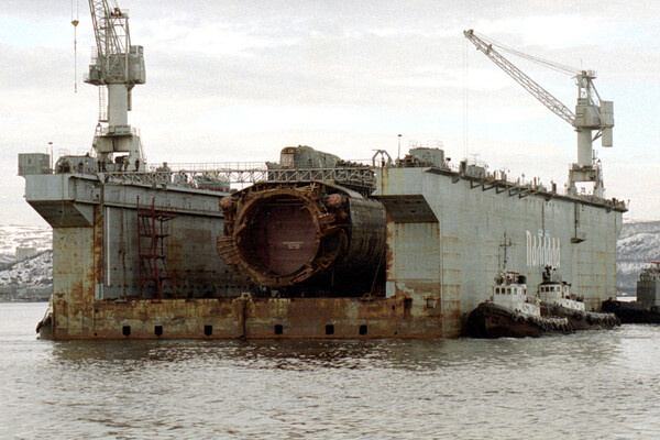 «Протянем еще не более суток»: скрывают ли записки с «Курска» тайну гибели подлодки?