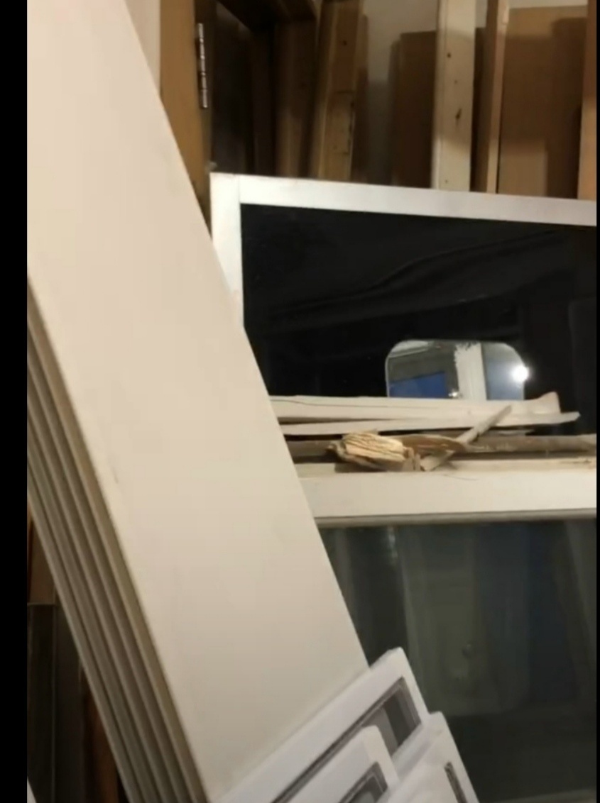 Детская комната превратилась в склад строительных материалов и мусора