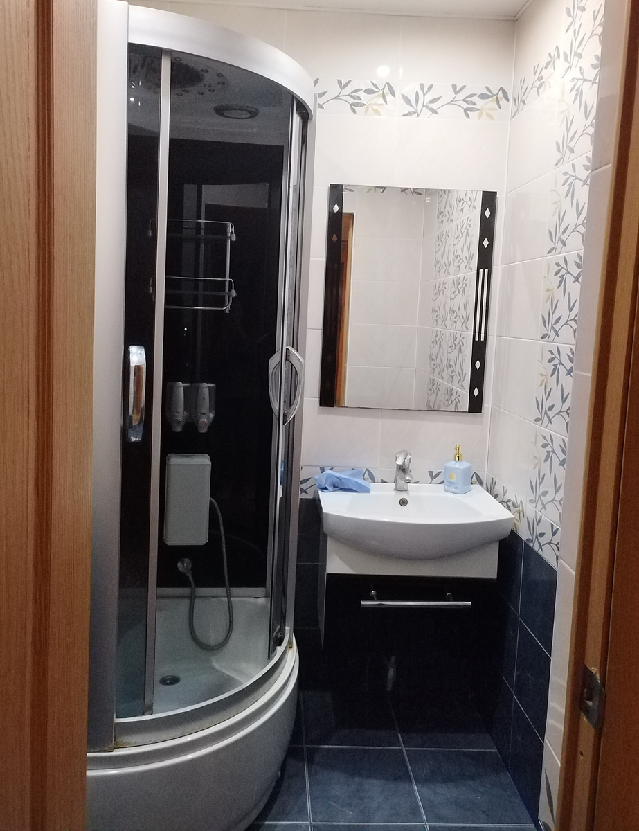 Старая душевая нашла новый дом... 