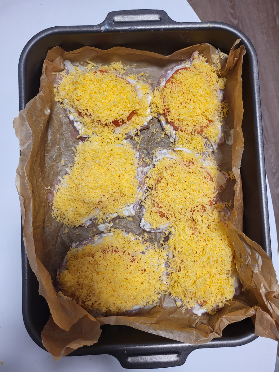Курица с помидорками и сыром