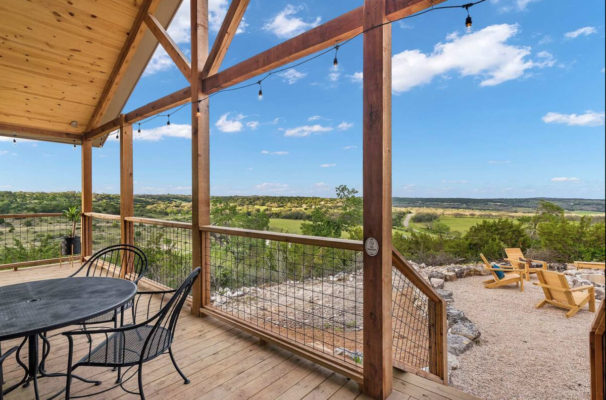 Большая открытая веранда