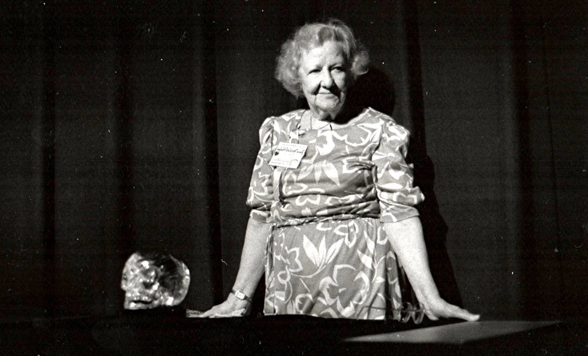 Анна с черепом