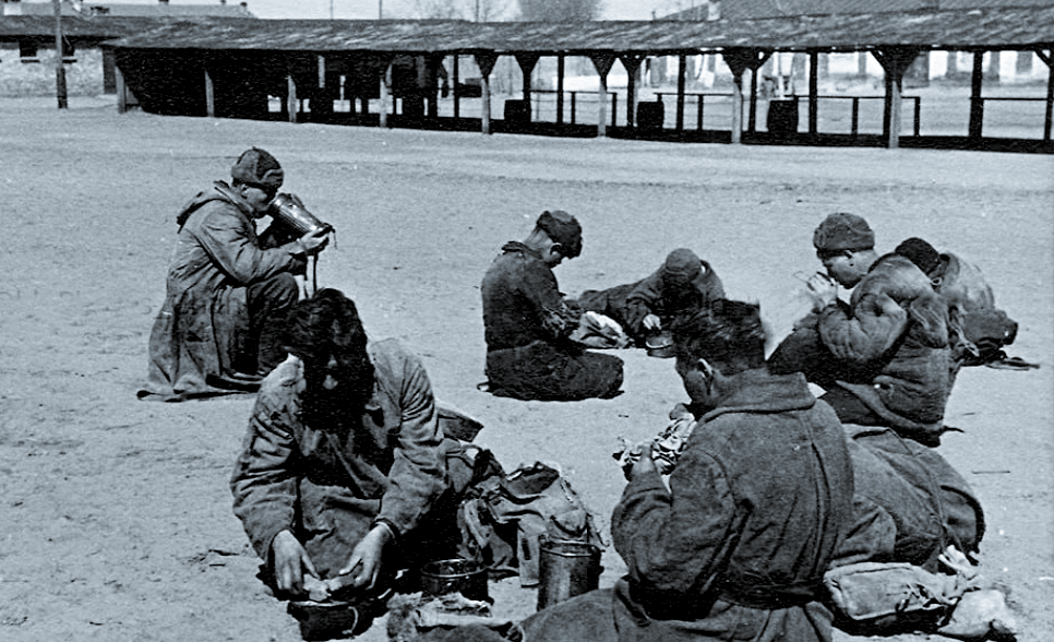 Лагерь для военнопленных на Украине, 1942 г.