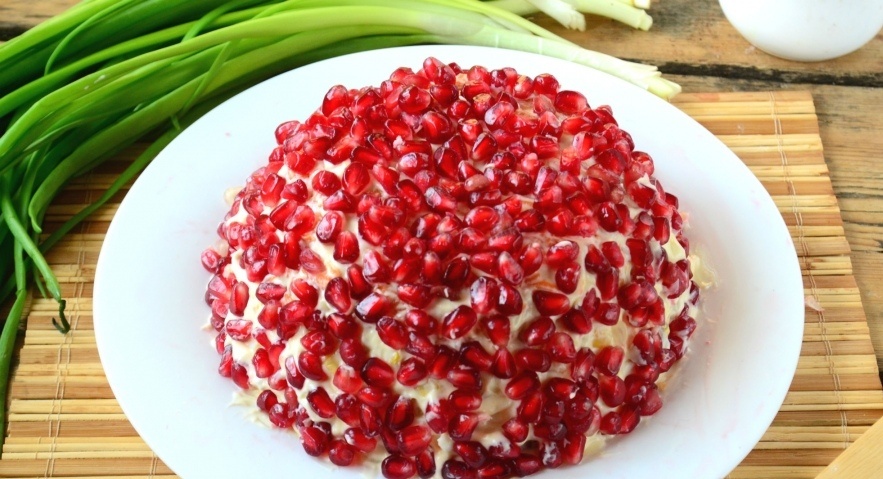 Салат Столичный с языком и гранатом