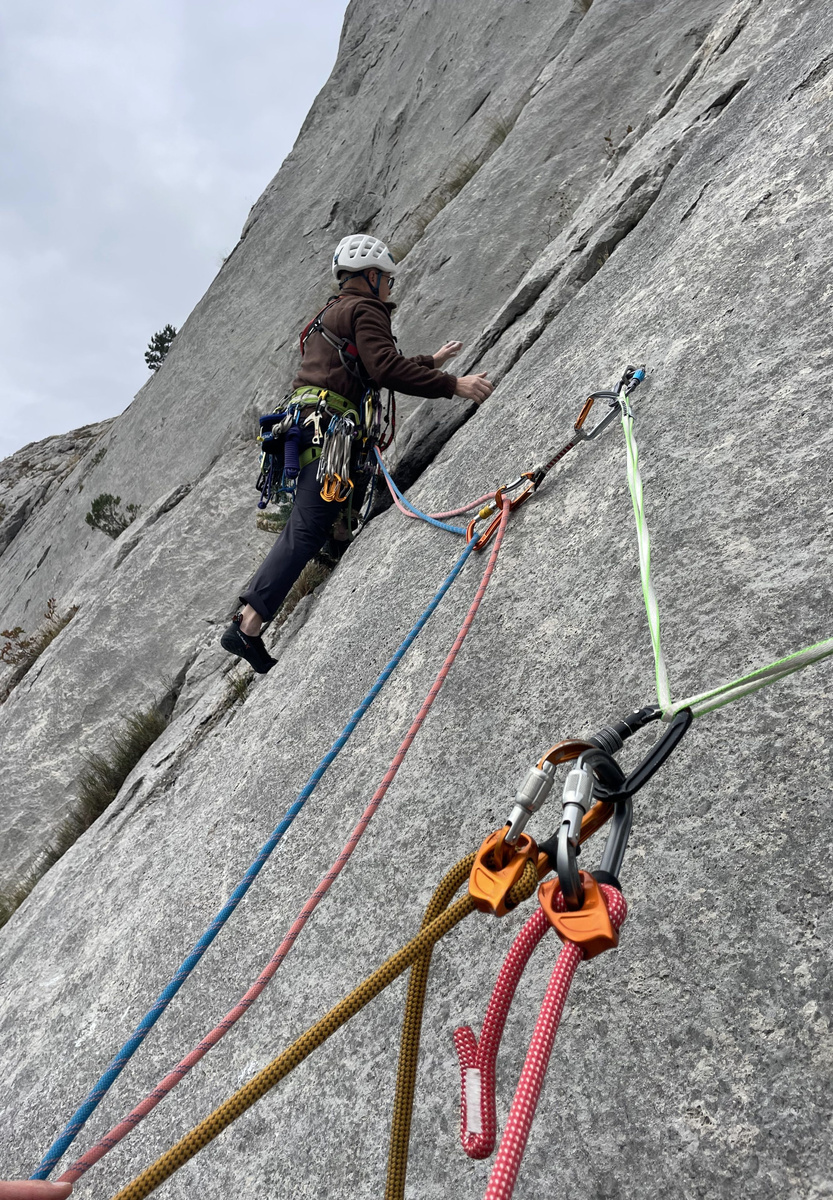 Альпинистский маршрут "Карнавал". Начало первого участка.