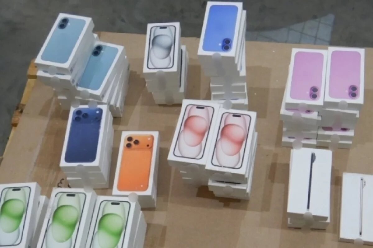    В Омске изъяли крупную партию «серых» айфонов на 7 млн рублей