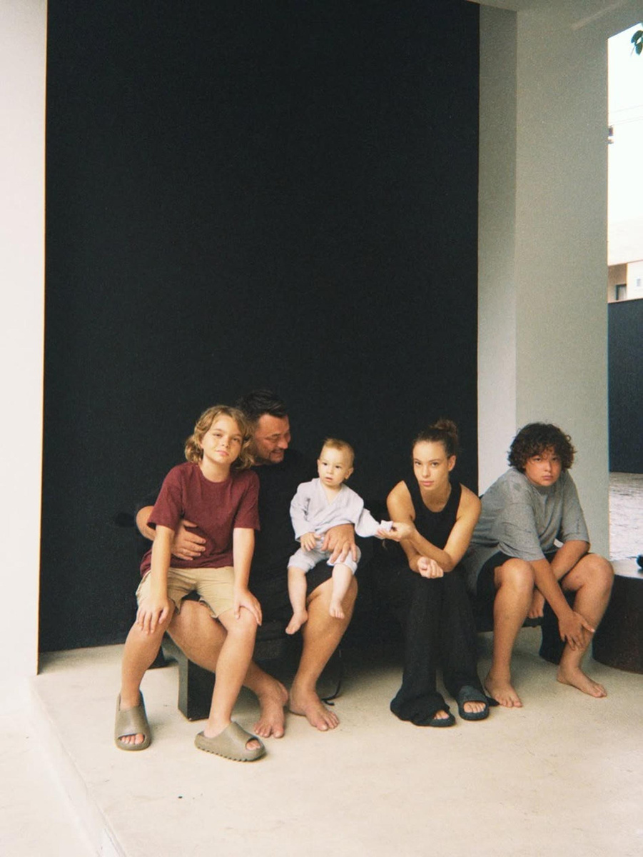    Сергей Жуков с детьми. Фото: Инстаграм (запрещён в РФ) @sezhukov