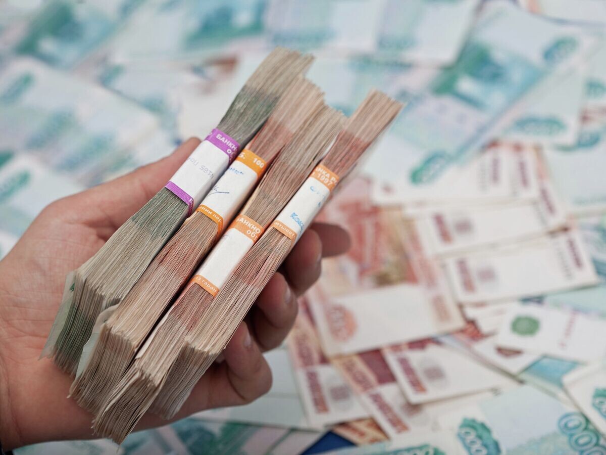    Пачки денег© Fotolia / serg11