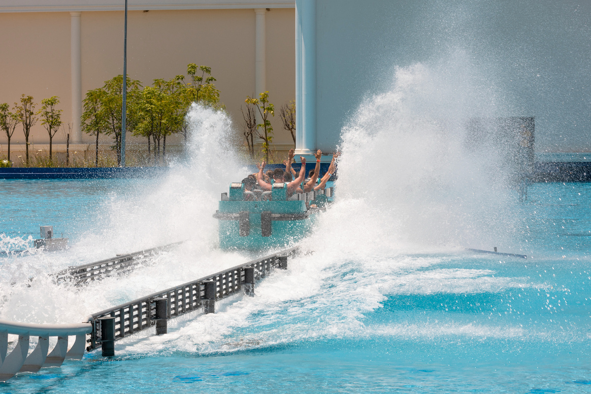 Typhoon Coaster - The Land of Legends